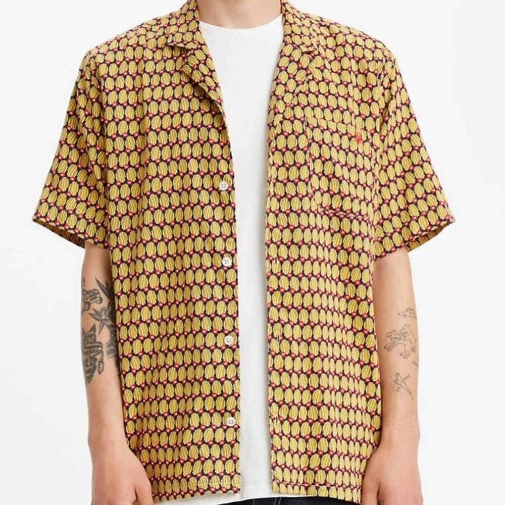 Levis Men Relaxed Fit Cactus Print Tencel Short Sleeve Button Up Yellow Large